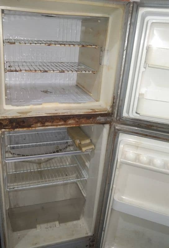 Refrigerator 0