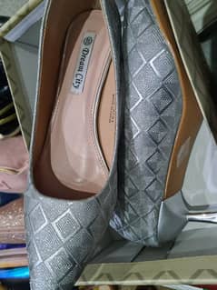 Dream City branded shoes urged for sale