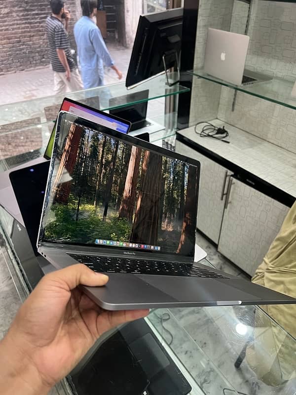 MacBok pro 2019 (15 inch) core i9 0