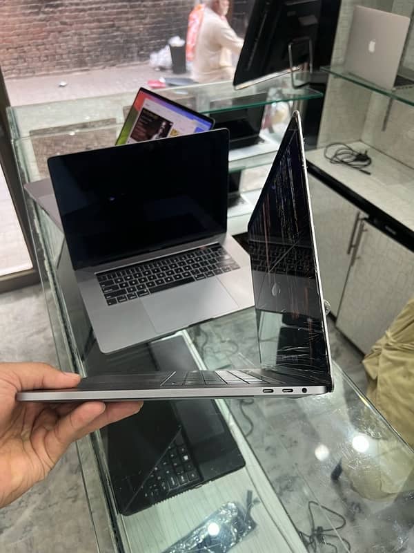 MacBok pro 2019 (15 inch) core i9 4