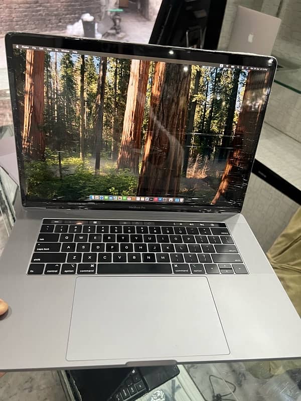 MacBok pro 2019 (15 inch) core i9 7