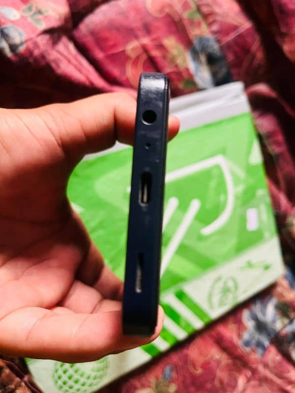 SamsA15 8/257 for sale and exchange available with IPhone 4