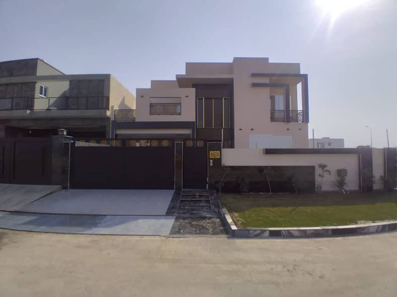 1 Kanal House For Sale In The Perfect Location Of DHA Phase 1 - Sector M 0