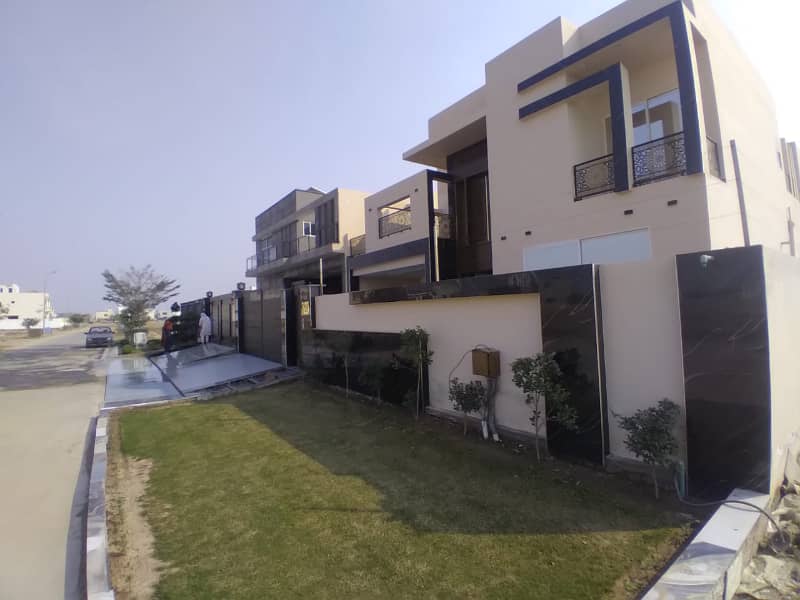1 Kanal House For Sale In The Perfect Location Of DHA Phase 1 - Sector M 5