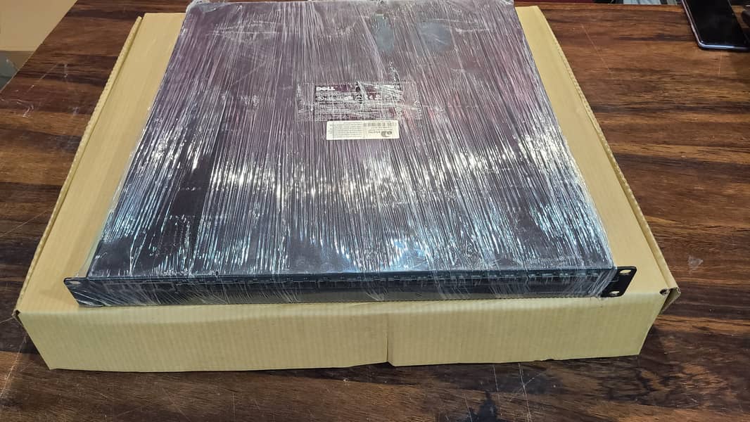 Dell PowerConnect 8024F 10GB 24 Port Gigabit Ethernet switch (Renewed 8