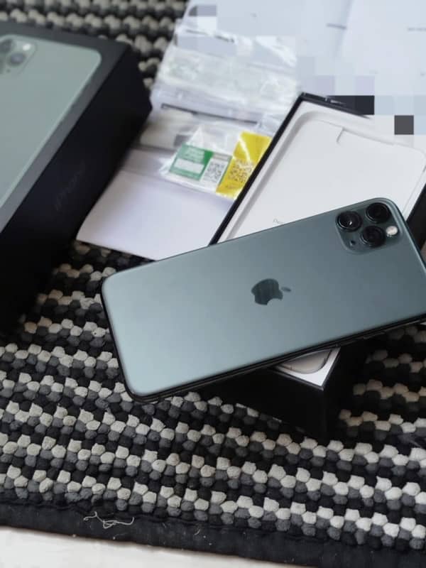New iPhone 11 Pro Max with box Offical PTA Approved 0