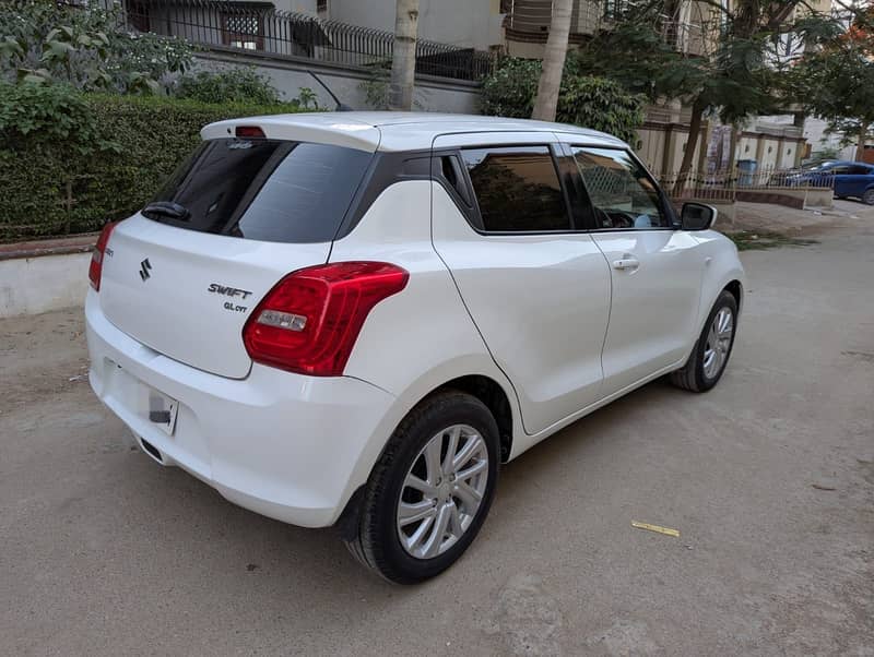 Suzuki swift gl cvt 2022 1