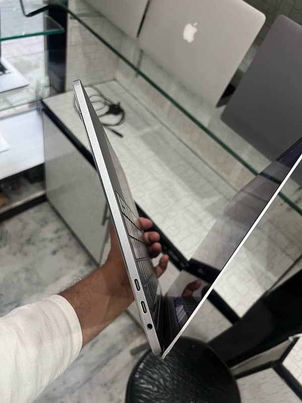 Macbook pro 2017 Touch bar 7