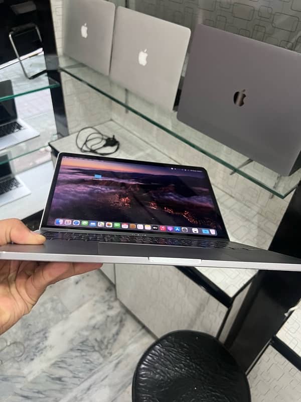 Macbook pro 2017 Touch bar 8