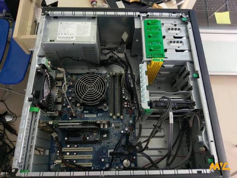 Hp Z200  Ram 4Gb  Hard disk 250Gb 3