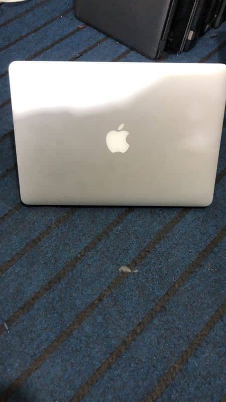 MacBook Air 2015 i5 | 8GB RAM | 256 GB SSD | 96% Battery 1