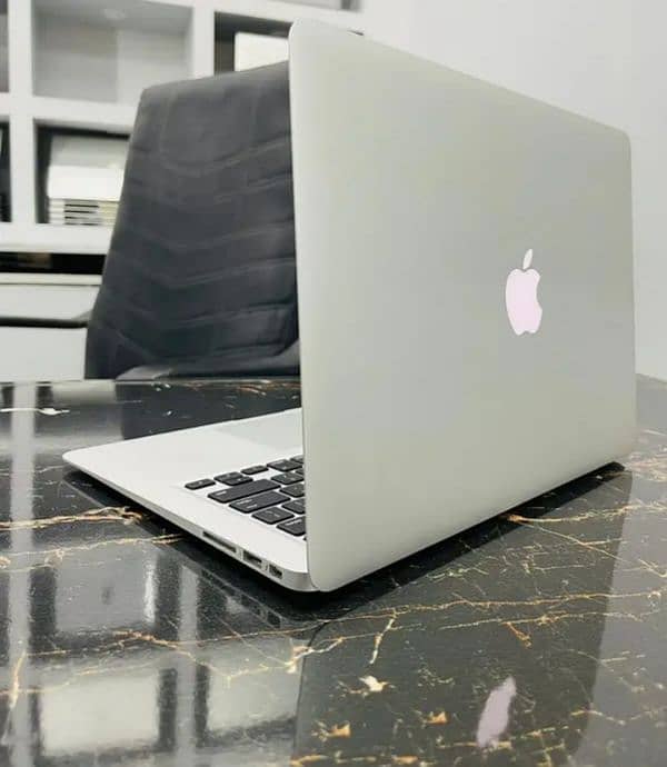 MacBook Air 2015 i5 | 8GB RAM | 256 GB SSD | 96% Battery 2
