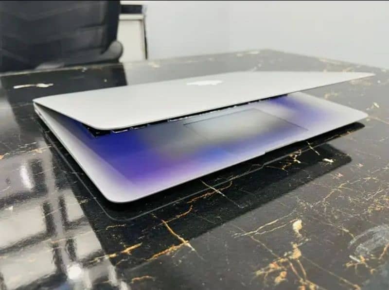 MacBook Air 2015 i5 | 8GB RAM | 256 GB SSD | 96% Battery 3
