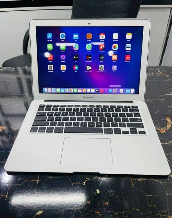MacBook Air 2015 i5 | 8GB RAM | 256 GB SSD | 96% Battery 4