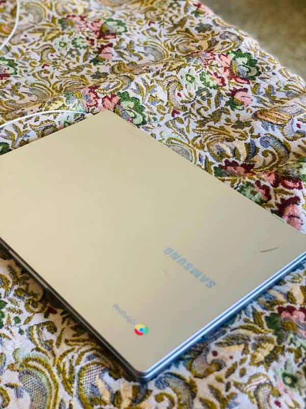 2 Chromebook 4gb 32gb urgent sale 1