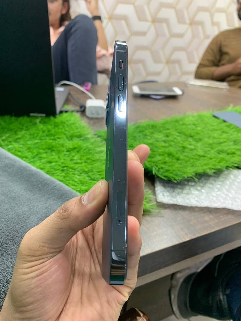 Iphone 12 Pro - PTA Approved 4