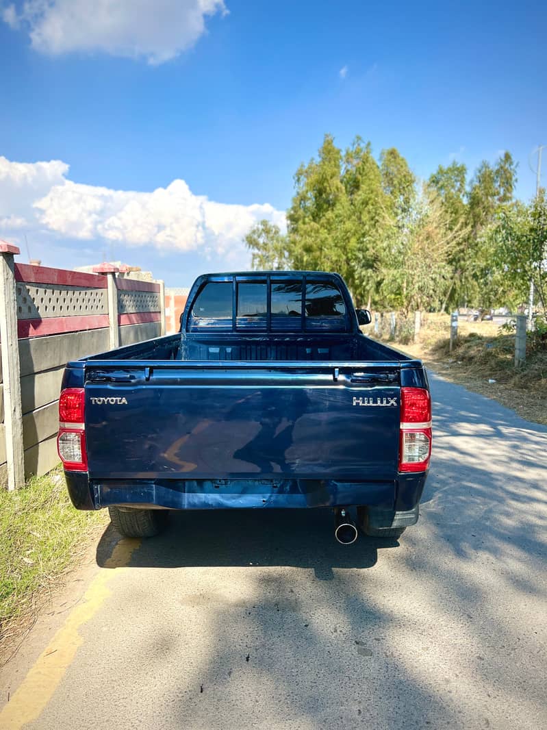 TOYOTA HILUX VIGO 2007 MODEL 5