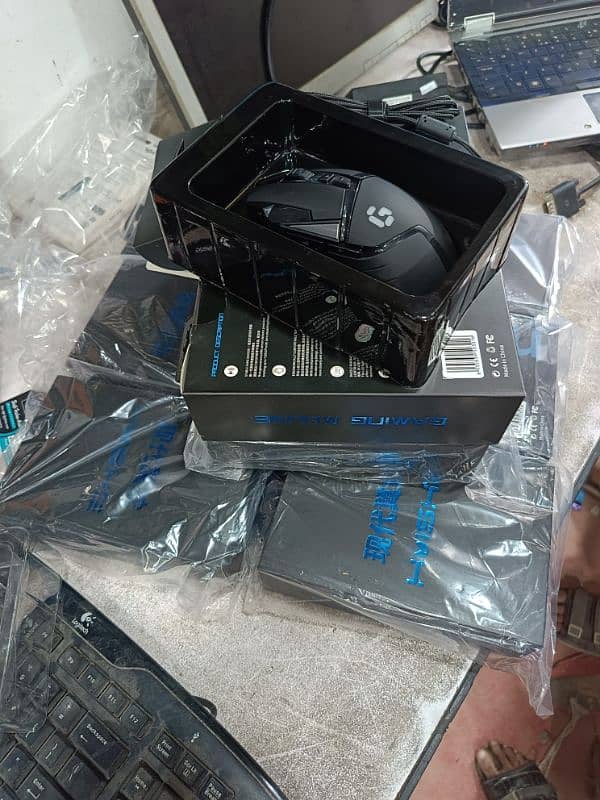 Gaming mouse with 7200 dpi speed 4