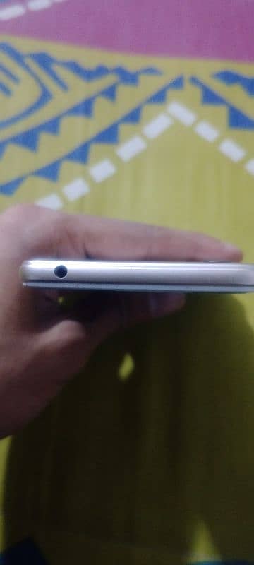 OPPO A37 2