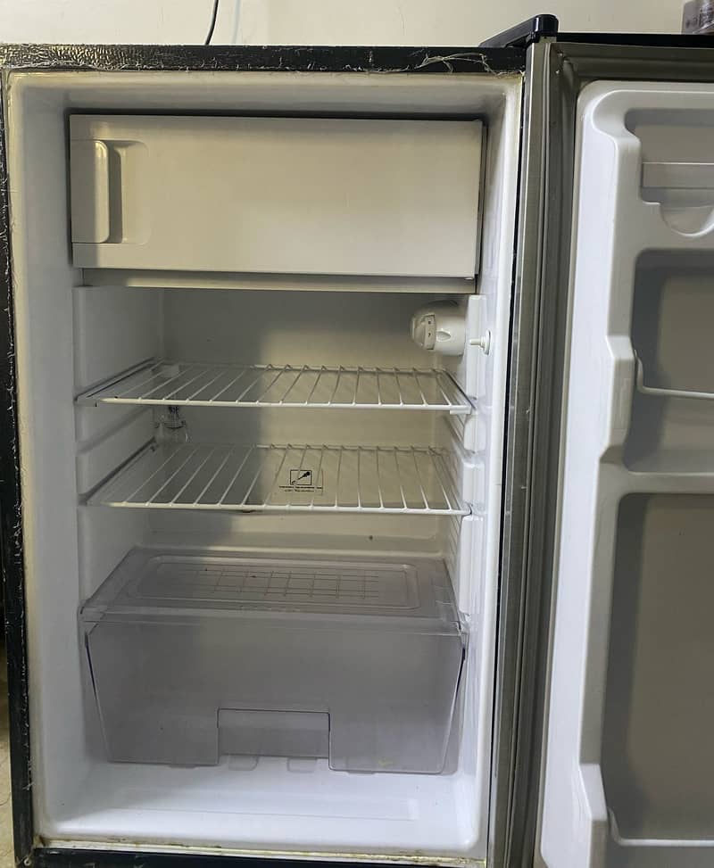 Dawlance Mini Refrigerator 0