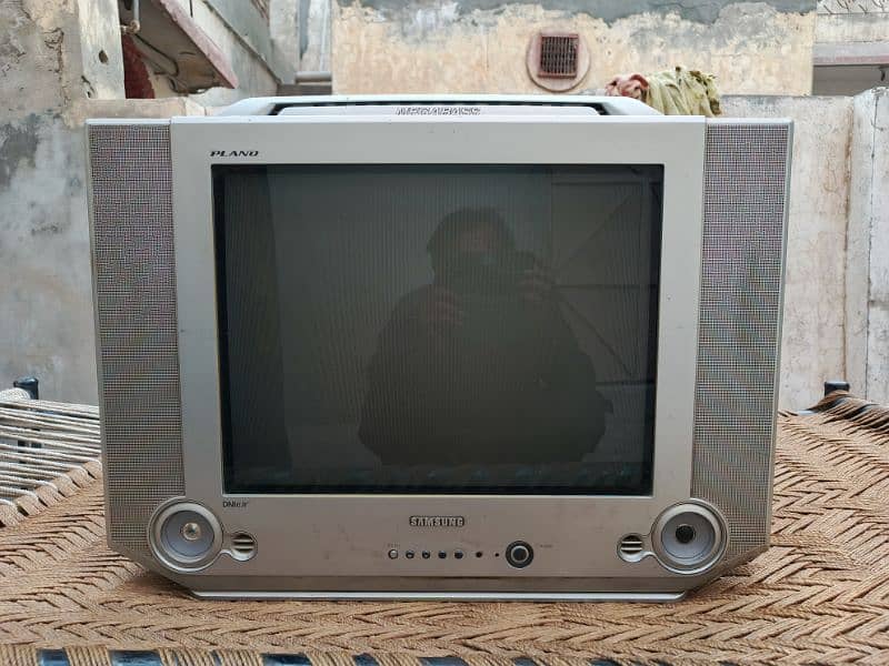 sumsung tv a one condition. my contact number 03057637768 2