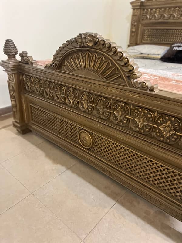 orignal wood bed and orher accesories dressing and room chairs 2