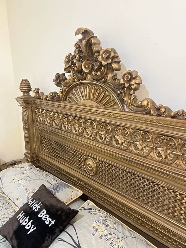 orignal wood bed and orher accesories dressing and room chairs 4