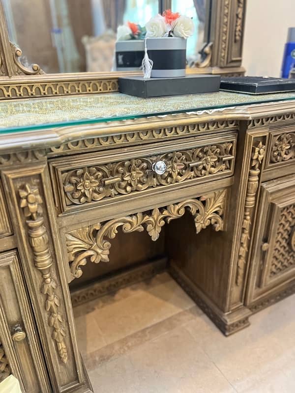 orignal wood bed and orher accesories dressing and room chairs 6