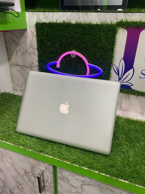 Apple MacBook Pro 2010 |15Inch | Core i5| 4GB RAM | 750GB  | 1