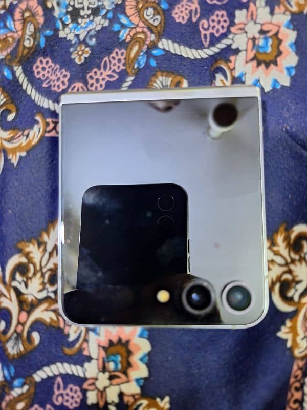 Samsung z flip 5 2