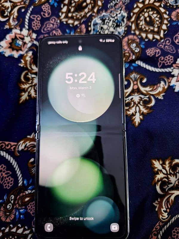 Samsung z flip 5 4