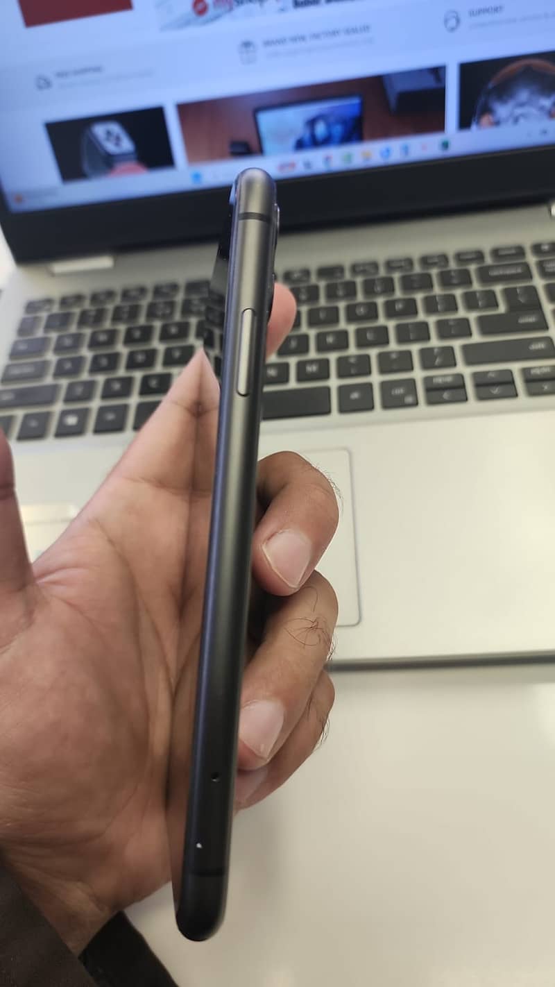 Apple iPhone 11 4