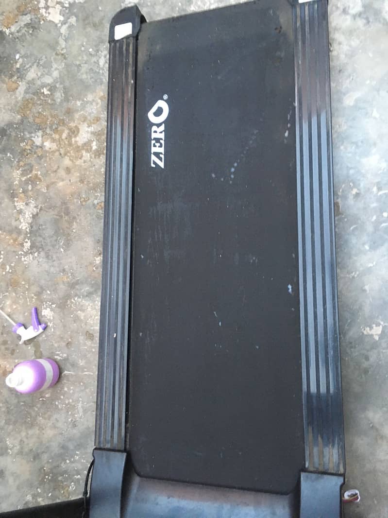 RUNNING MACHINE ZORO FOR SALE ONE MONTH USED ONLY NEW TYP 03327580124 2