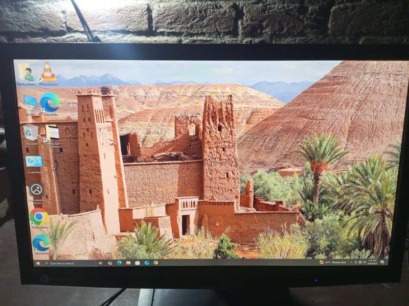 Gaming Setup Exchange with Decent Laptop. Read Ad Description. 6