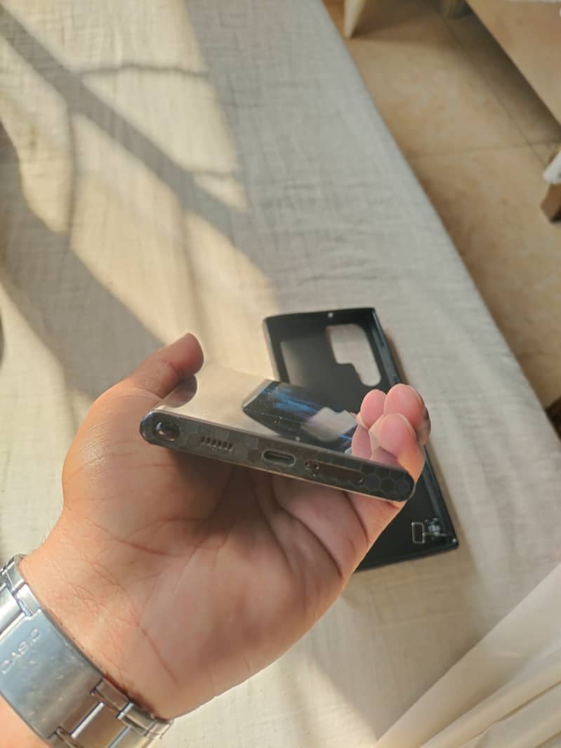 Samsung Mobile S22 Ultra 2