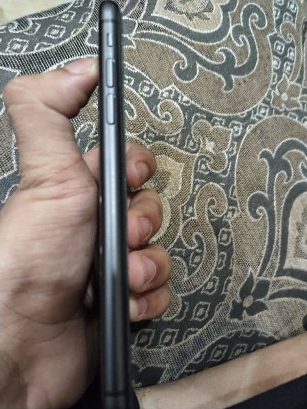 I Phone 11 64gb 10/10 full sim time water pack 2