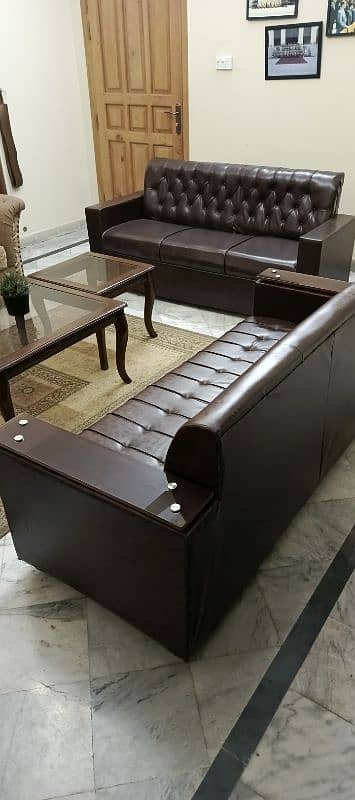 8 seater Sofa Set in Scratchless almost new Condition 3 months used 2
