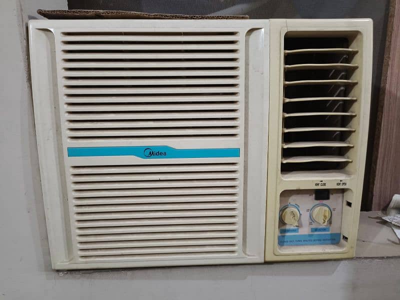 Midea Wibdow A. C 2