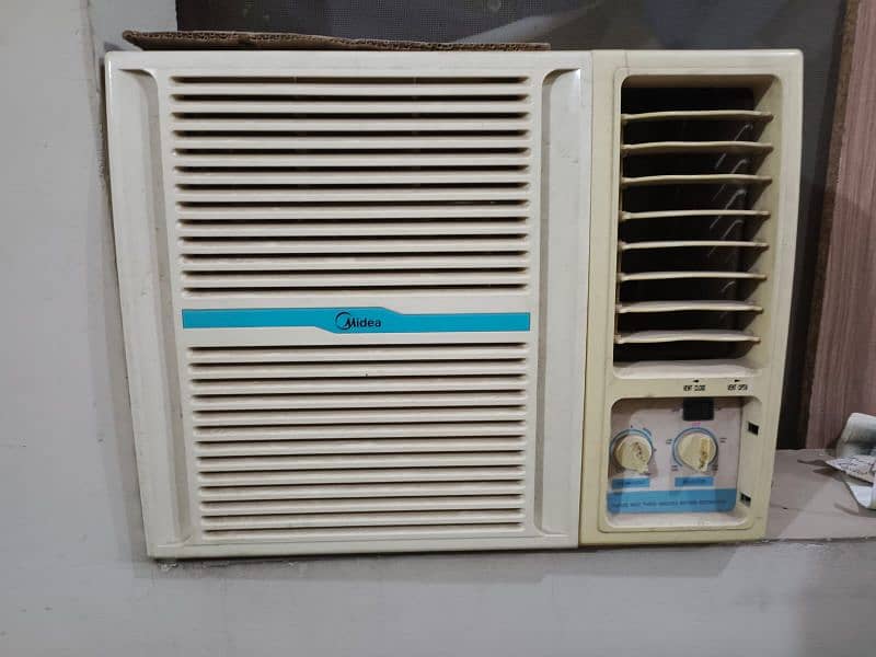 Midea Wibdow A. C 3