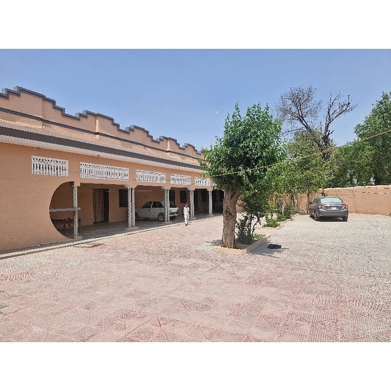 2.5 Kanal Warehouse/Yard Available For Rent. 4
