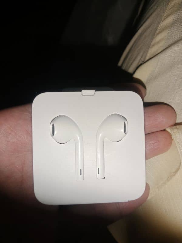I phone 11 pro max box pack 100% original handfree 0