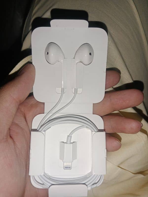I phone 11 pro max box pack 100% original handfree 2