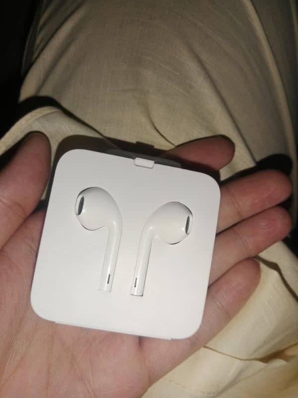 I phone 11 pro max box pack 100% original handfree 3