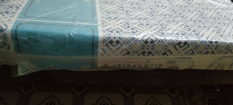 bed hy metus bhee hy ur singhar table bhee hy with good condition 0