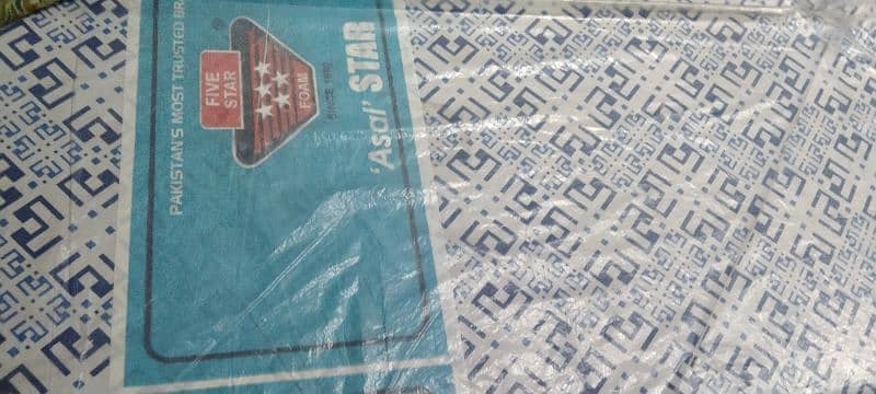 bed hy metus bhee hy ur singhar table bhee hy with good condition 1