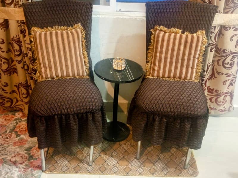 Dining Table with 6 chairs 0