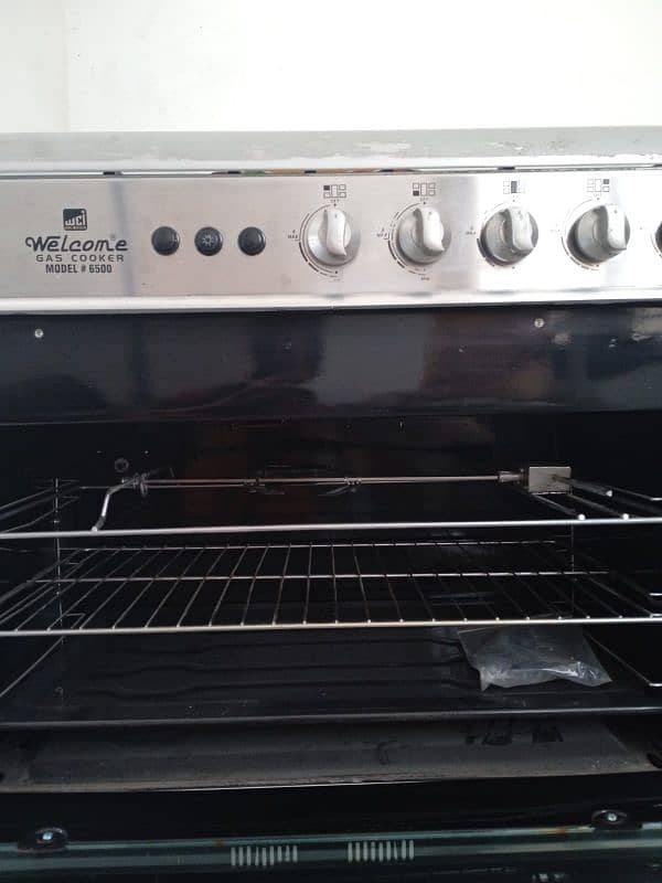 gas oven plus stove. . . . . . 10/10 condition 1