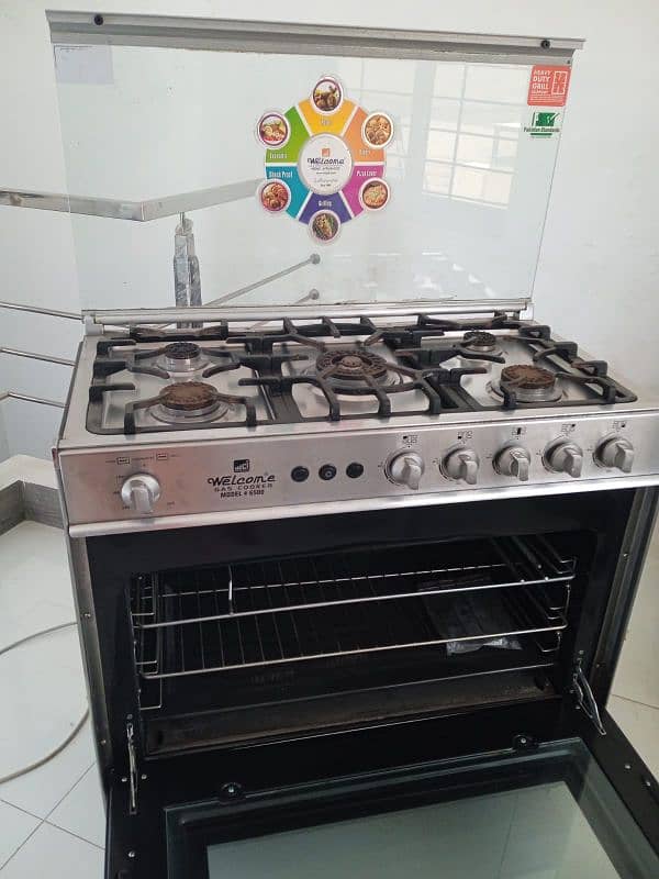 gas oven plus stove. . . . . . 10/10 condition 3
