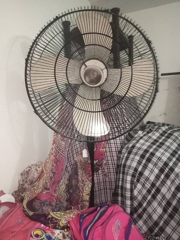 bracket fan and table fan in good condition 3