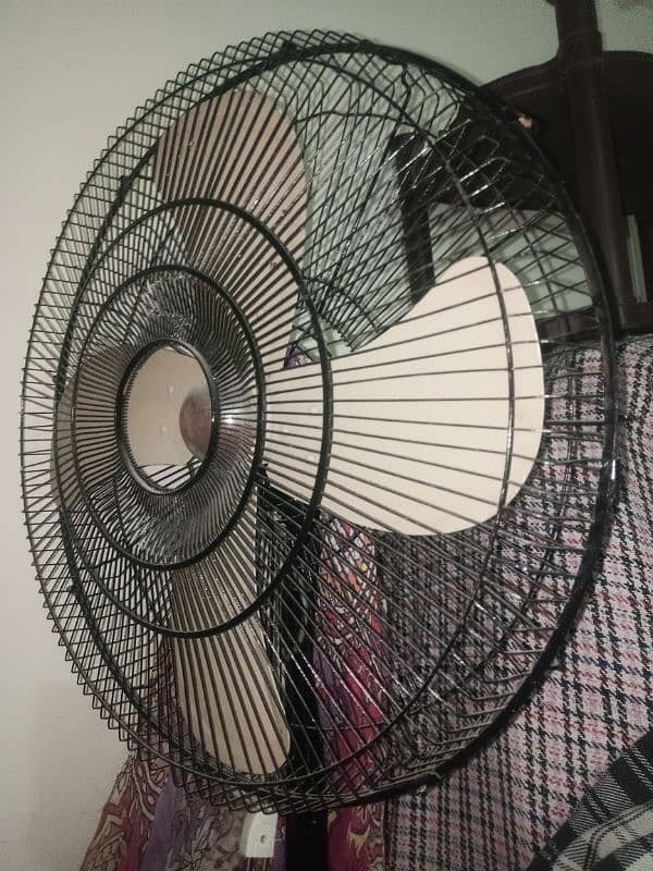 bracket fan and table fan in good condition 4